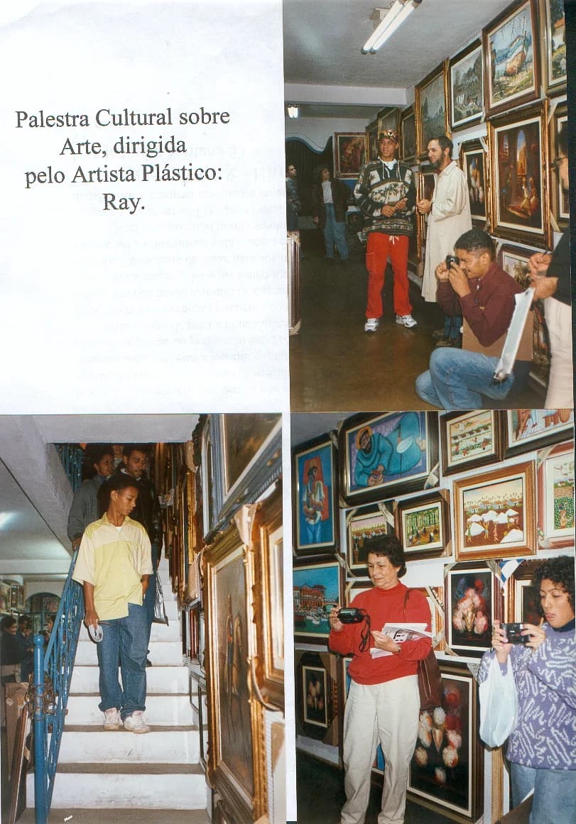 Alunos do HR Espaço Cultural pintando ao ar livre no Centro Histórico de Embu